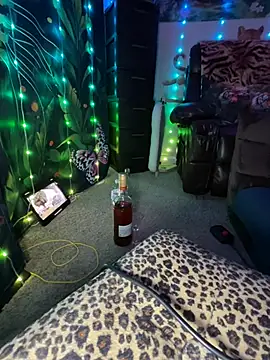 fatfabulous1981 online show from April 1, 1:39 am