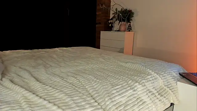 Rachel Rey online show from December 19, 6:44 pm