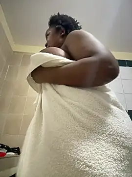 SSEXYBUBBLEBUTT101 online show from March 18, 8:14 pm