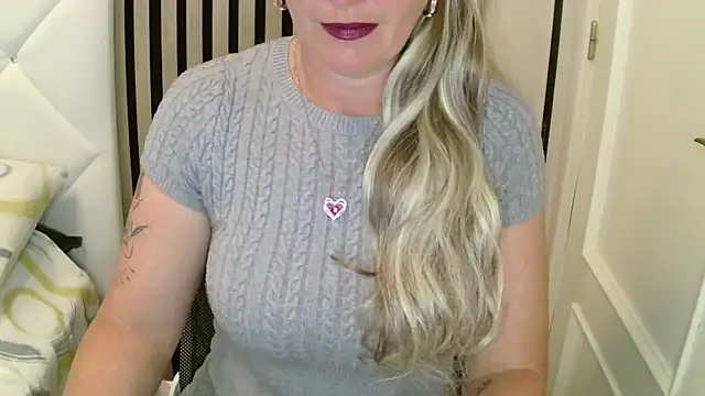 xxNoeliaxx online show from March 15, 8:38 am