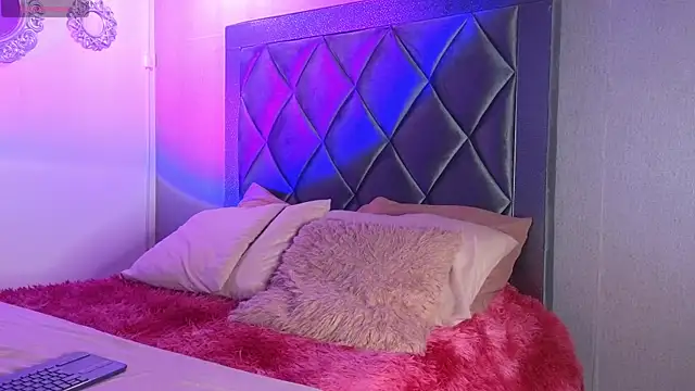 ashley brend online show from December 16, 10:15 pm