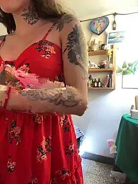 LiliJones  online show from February 4, 3:15 pm