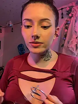 LiliJones  online show from April 18, 7:58 pm