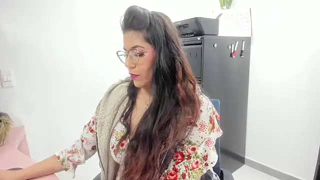 Luna Dumont online show from December 15, 11:04 am