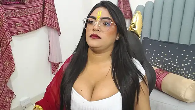 lakshmiraniii online show from October 6, 7:18 pm