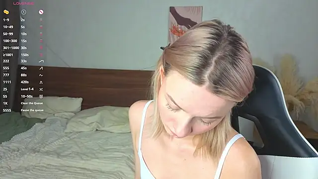 IdaValenti online show from October 2, 1:10 am