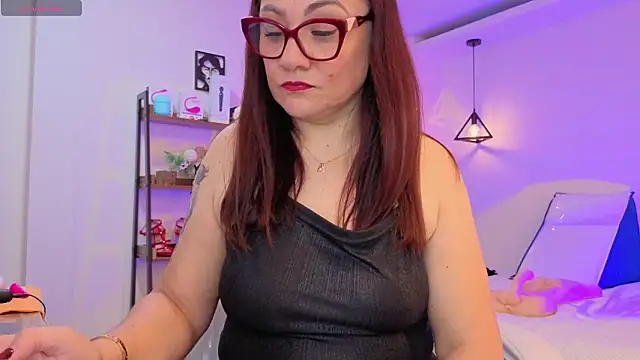 lady nylon  online show from March 11, 12:31 pm