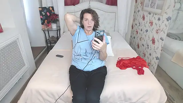 AmiHotGranny online show from September 13, 12:46 pm