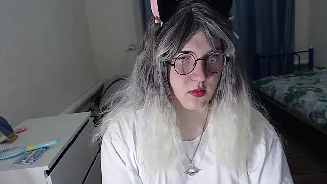 EvaMiron online show from February 16, 3:45 pm