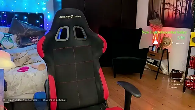 Lisaonthemoon online show from April 11, 1:37 pm