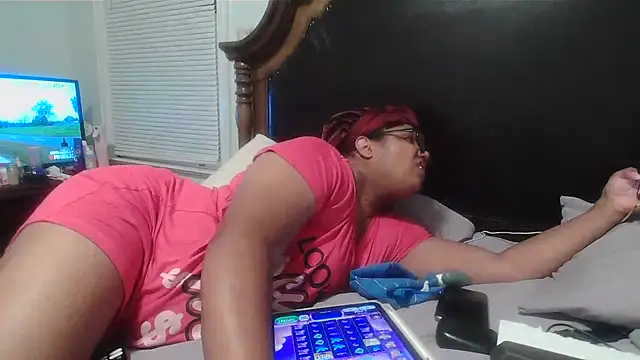 ebonyred online show from October 4, 2:06 am