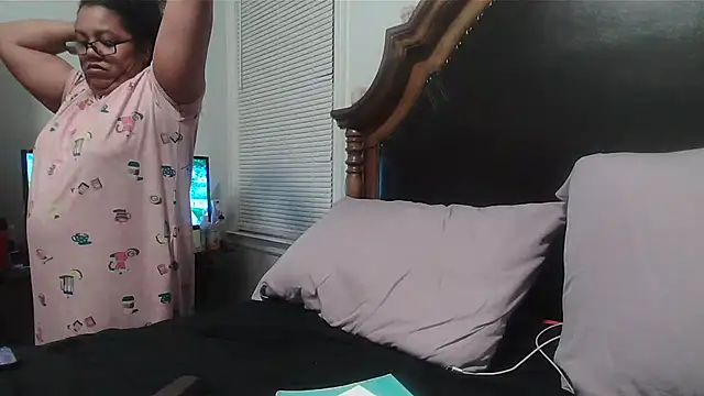 ebonyred online show from February 13, 1:18 am