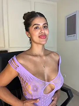 MelissaWaltton online show from May 12, 6:14 pm