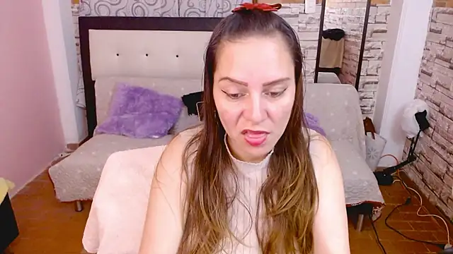 camila delarosa online show from February 20, 7:04 pm