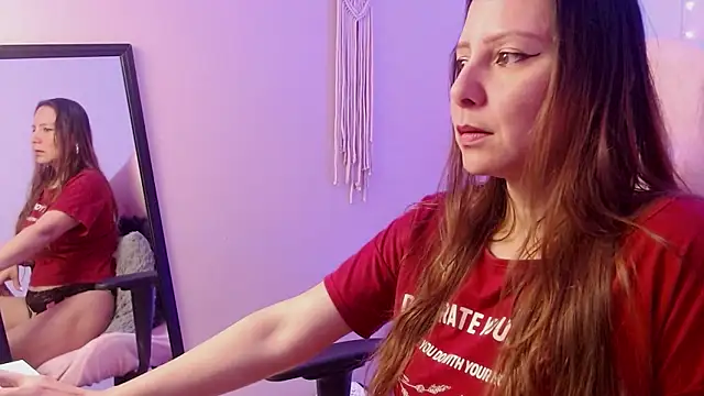 camila delarosa online show from June 15, 1:55 pm