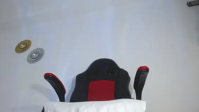 Ashly Roberths online show from January 9, 10:25 pm