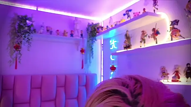 albaismynameX online show from September 18, 12:15 pm