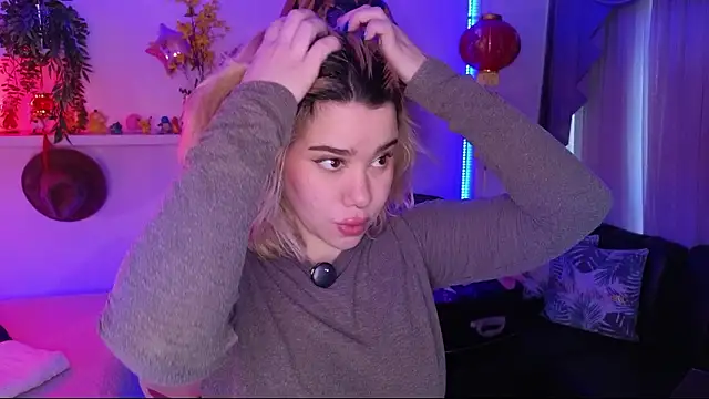 albaismynameX online show from March 21, 12:10 pm