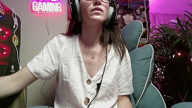 Nerdylilbirdie online show from January 9, 7:24 am