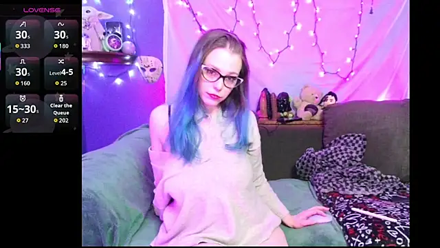 EverlyEster online show from November 6, 5:35 am