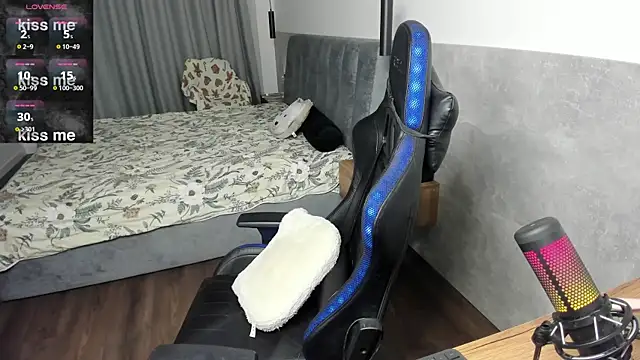 MCfly 11 online show from February 13, 9:27 pm