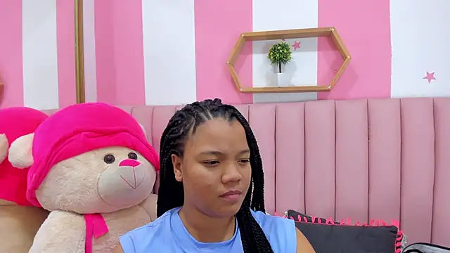 ISABELLA 020 online show from October 16, 1:25 pm