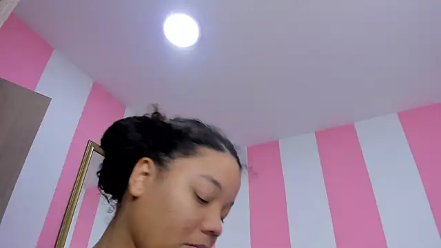 ISABELLA 020 online show from November 20, 1:34 pm