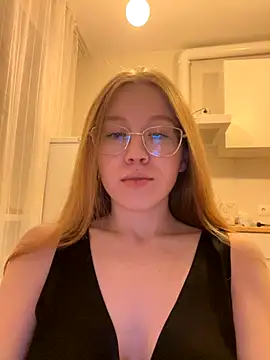 Eva Weyne online show from October 26, 8:04 pm