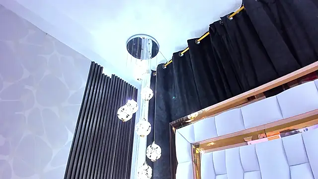 SarayRoyse online show from April 12, 7:49 pm