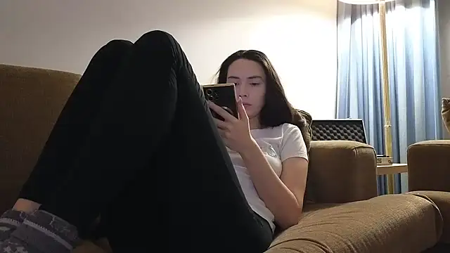 Mr-and-Mrs-Smith online show from January 8, 5:06 pm