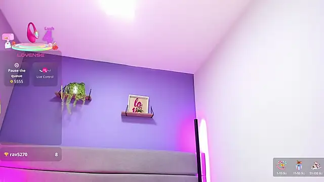 Alicebrooks  online show from October 14, 1:25 pm