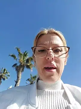 blondyruby online show from March 9, 9:45 am