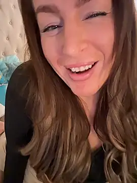 ChristinaSiemone online show from February 19, 10:04 am