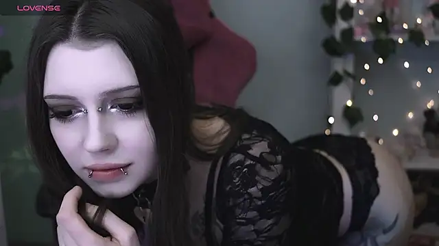 prettybones online show from March 20, 1:54 am