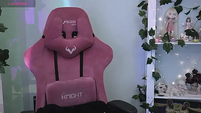 prettybones online show from March 26, 12:46 am