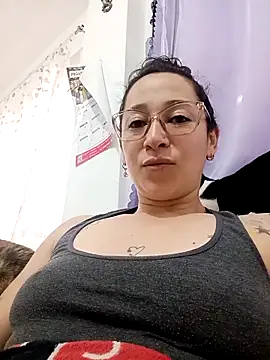 emilypoppy3 online show from April 15, 10:10 pm