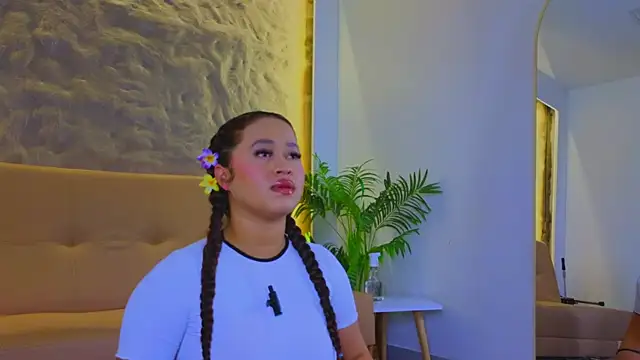 Isa  Blanc online show from October 6, 3:12 am