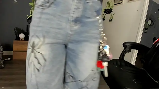 Raven Witch  online show from March 12, 4:53 pm