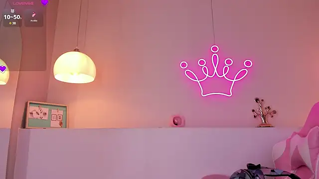 violeth hill online show from October 13, 8:00 pm