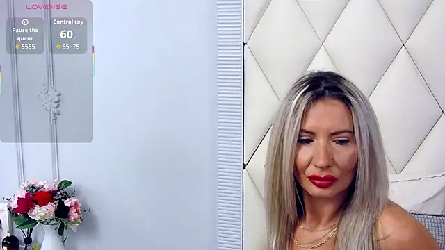 GinaBear online show from October 30, 7:48 pm