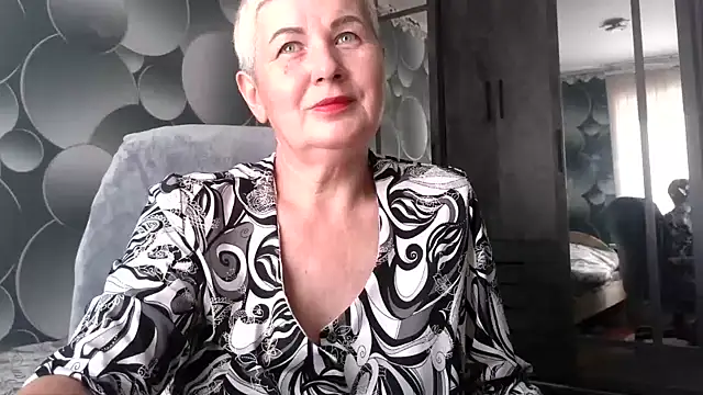 NicoleOlla online show from October 12, 5:21 am