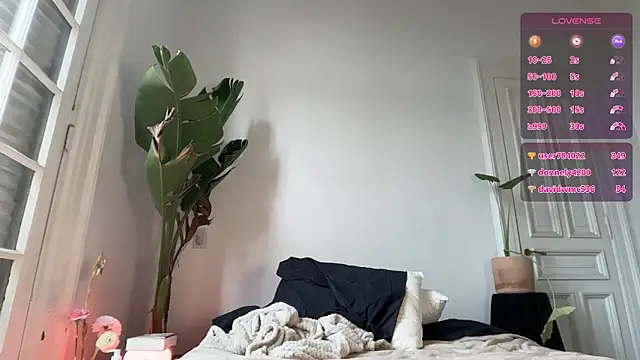 AliceSnowCatt online show from June 9, 2:49 pm