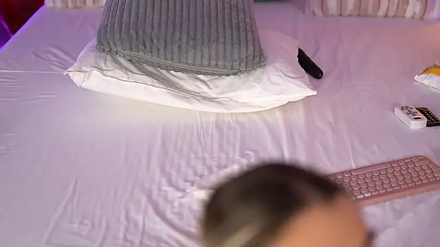 HaileyMadow online show from February 28, 9:09 am