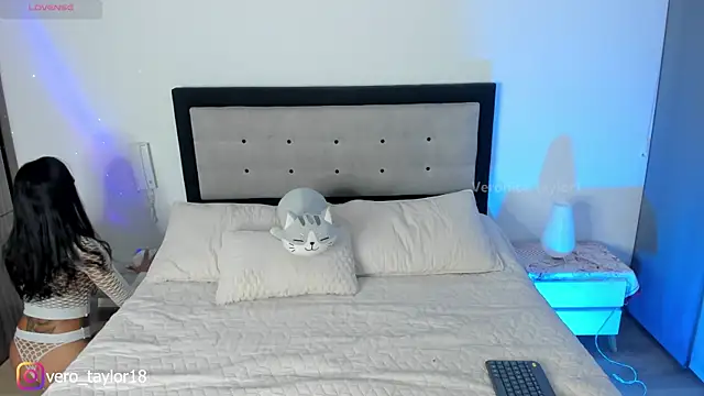 veronica taylor1 online show from September 13, 5:10 pm