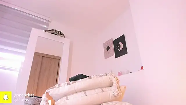 nicolette bale online show from January 6, 1:04 pm