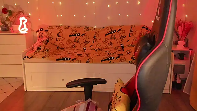 desperatehousewife   online show from September 13, 8:06 pm