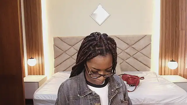 Raquel jones online show from April 5, 12:15 pm