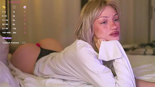 BabeHolly online show from October 26, 10:05 pm