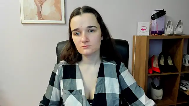 KateDelight online show from March 8, 7:45 am