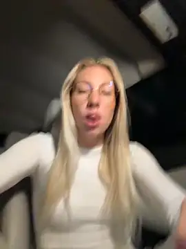 LuisaBecker online show from October 16, 5:26 pm